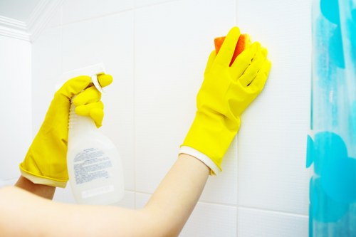 Wet floor warning during carpet cleaning operations